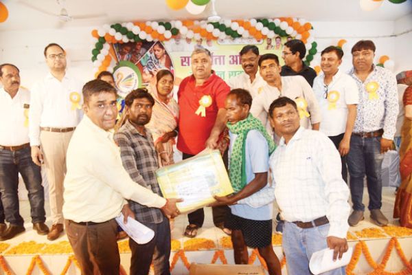 आकांक्षी विकासखंड लखनपुर में संपूर्णता अभियान सम्मान समारोह और आकांक्षा हाट