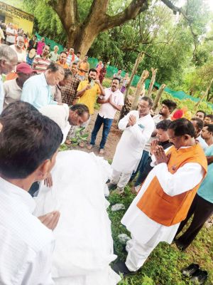 पूर्व मंत्री अमरजीत ने देवगढ़ में हाथी हमले में हुई मौत पर जताया विरोध