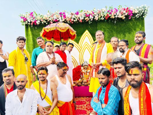 नवागांव से निकली महाकाल  की भव्य पालकी यात्रा