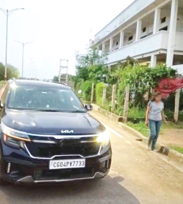 कमल विहार में एक रइसजादे का युवती के साथ जमकर बवाल