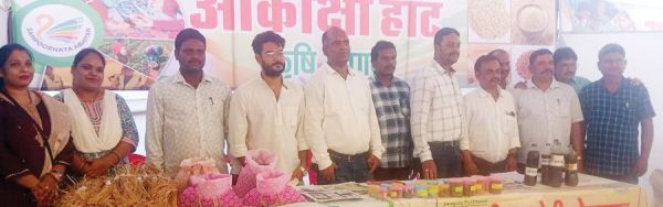 प्राकृतिक खेती को बढ़ावा देने देशी बीजों की लगाई प्रदर्शनी