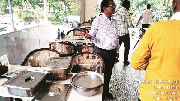 प्रतिष्ठानों में गंदगी फैलाने व सिंगल यूज प्लास्टिक पर चालान