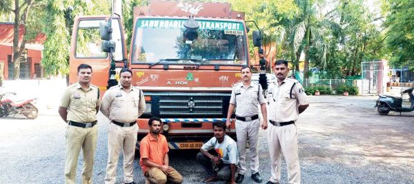 गाड़ी समेत 10 क्विंटल सरिया चोरी, 2 आरोपी पकड़ाए