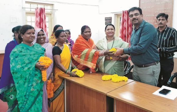 सफाई कामगारों का आयुक्त ने किया सम्मान