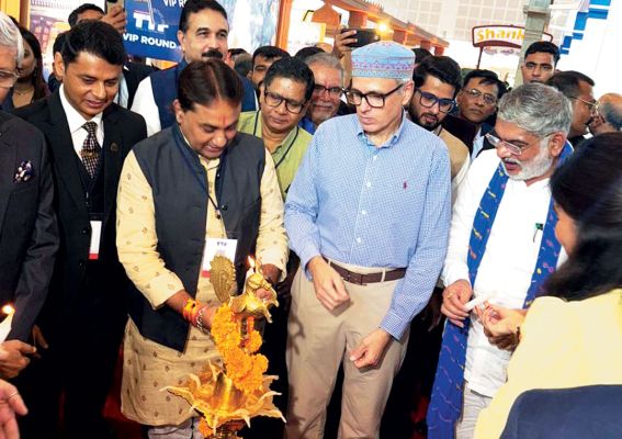 अहमदाबाद में छग टूरिज्म बोर्ड का स्टॉल बना आकर्षण का केंद्र