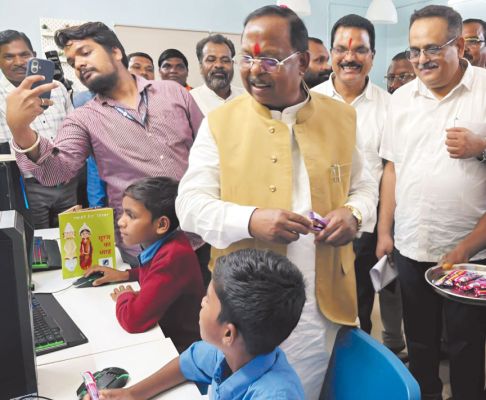 मंत्री रामविचार ने कोण्डागांव के आश्रम शाला का किया निरीक्षण