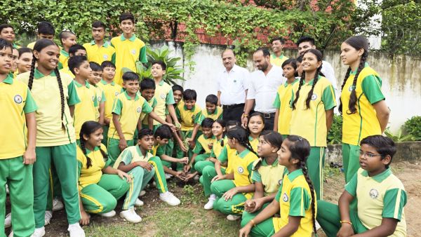 शाला प्रवेशोत्सव, पौधरोपण कर पर्यावरण संरक्षण का संदेश