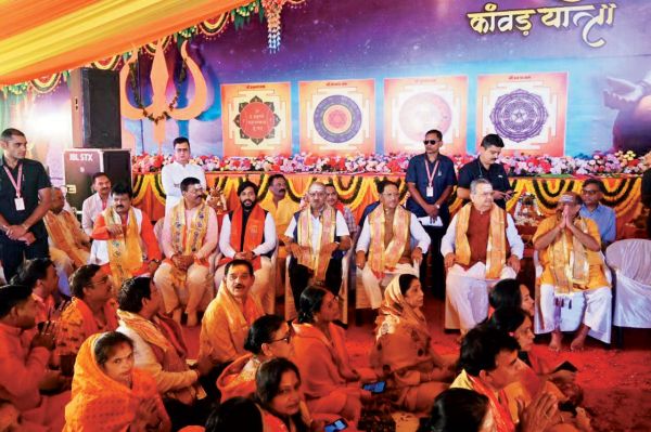 कांवड़ यात्रा में शामिल हुए सीएम-स्पीकर