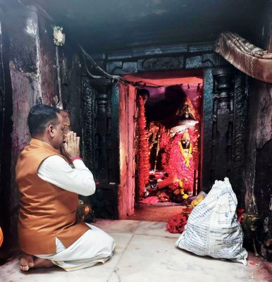  जिपं अध्यक्ष संजय पांडे ने की मां दंतेश्वरी की पूजा-अर्चना