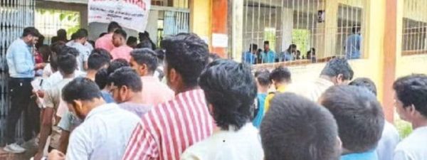 प्रयोगशाला परिचारक भर्ती परीक्षा में व्यापमं के कड़े नियमों ने किया परेशान