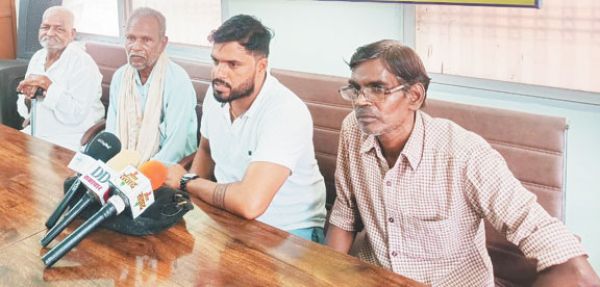 कुकदा में पीएम आवास योजना, अपात्रों को दिया लाभ, आरोप