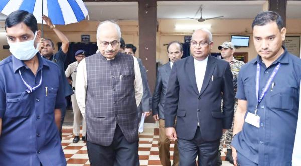 मुख्य न्यायाधीश सिन्हा ने जिला न्यायालय का किया निरीक्षण