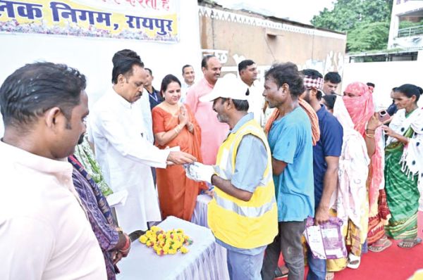 जोन 2 की स्वच्छता दीदियों, सफाई मित्रों को 1000 रू. प्रोत्साहन राशि