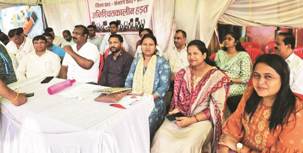 तहसीलदार व नायब तहसीलदारों की हड़ताल के चलते तहसीलों में कामकाज ठप