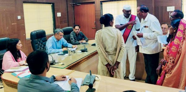 कलेक्टर जनदर्शन में 29 आवेदन