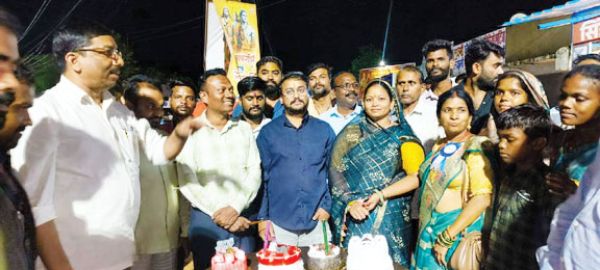 धूमधाम से मना जिपं सदस्य लवकेश पैकरा का जन्मदिन