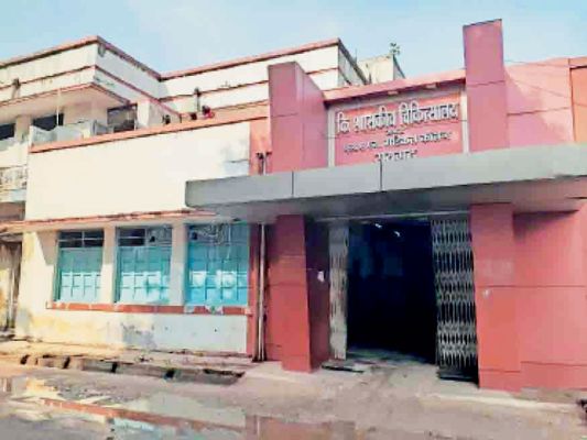 डॉक्टर पर बीच में इलाज छोडक़र जाने का आरोप 