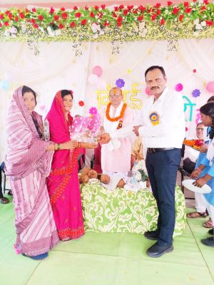 सेवानिवृत व्याख्याता को दी विदाई