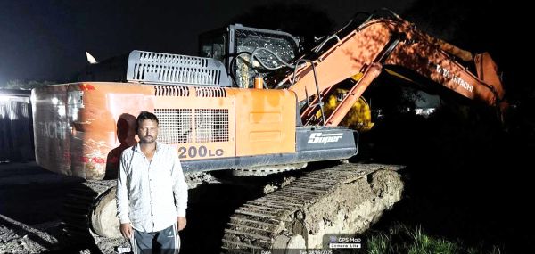 अवैध रेत भंडारण व परिवहन  2 चेन माउंटेड, 3 ट्रैक्टर  जब्त