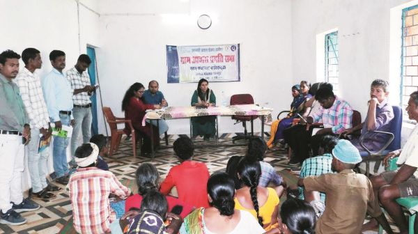 आवास प्रगति सभा में शामिल हुई प्रभारी कलेक्टर