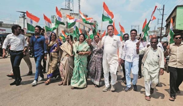 डोंगरगांव में निकाली गई तिरंगा रैली