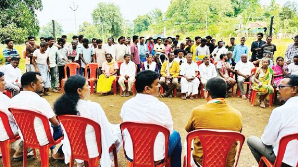 आदिवासियों पर वन विभाग की ज्यादती का आरोप