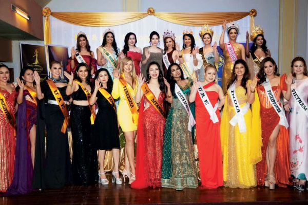 मिसेज ग्रैंड इंटरनेशनल कॉन्टेस्ट में नांदगांव की लावण्या सेकंड रनर अप