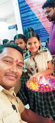 परपा थाना में स्कूली बच्चों ने जवानों को बांधी राखी