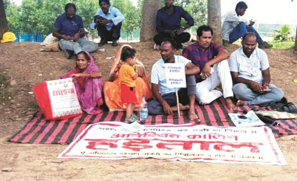 अडानी ने ली 45 डिसमिल जमीन,  बदले में नौकरी, फिर हटाया