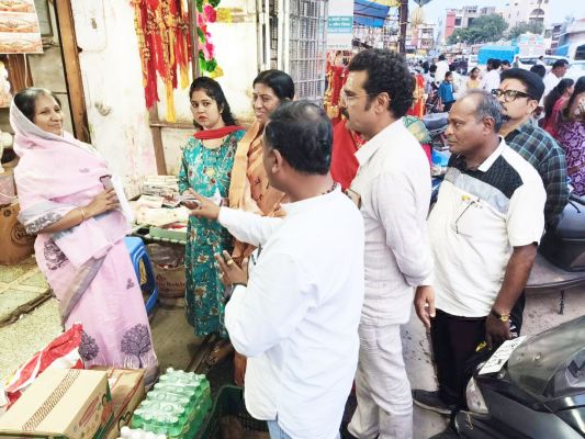 स्वच्छता जागरूकता अभियान को संजय बाजार में मिला जनसमर्थन