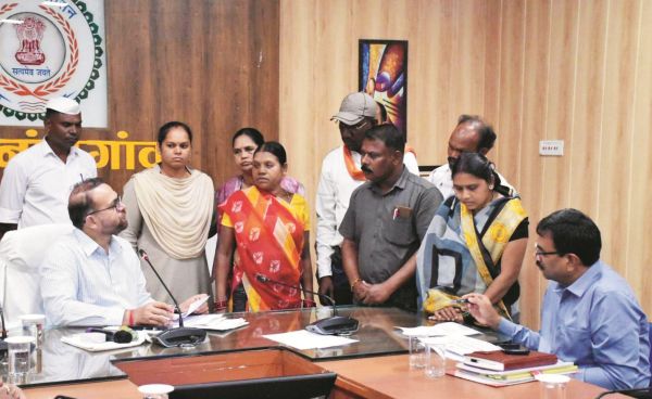 कलेक्टर ने सुनी शिकायत व समस्याएं