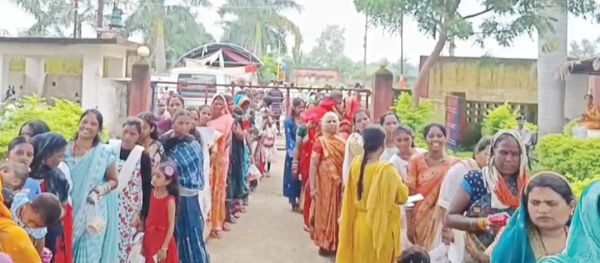 केंद्रीय जेल में राखी बांधने लंबी कतार