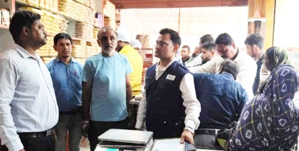 मिठाइयों की गुणवत्ता जांच में 6 नमूने अमानक पाए गए, मौके पर किए नष्ट