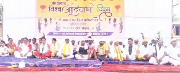 विश्व आदिवासी दिवस पर निकाली पैदल और बाइक रैली , बस्तर और आदिवासी समाज के समग्र विकास की मांग