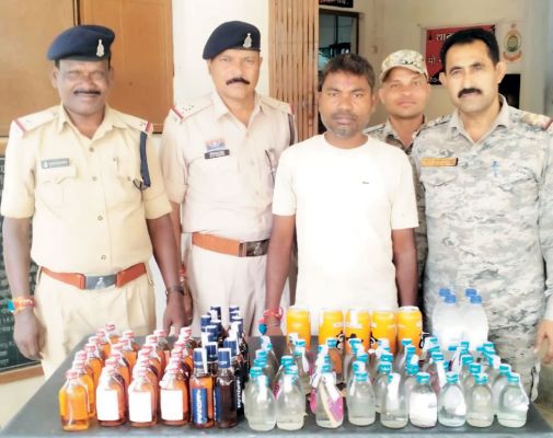 दुकान ठेला में अवैध रूप से शराब बिक्री, दुकानदार बंदी