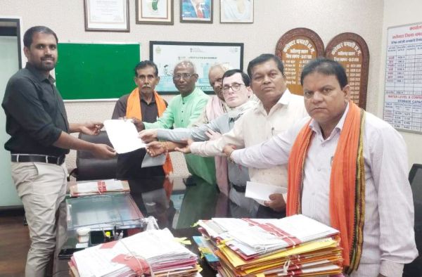 नहर पानी के लिए कलेक्टर से मिले भाकिसं के पदाधिकारी