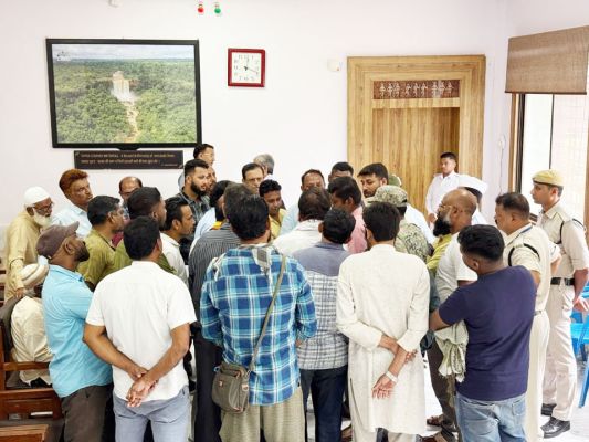 अंजुमन चुनाव को लेकर मुस्लिम समाज का प्रतिनिधिमंडल फिर मिला कलेक्टर से