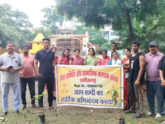 सेवा समिति ने कबीर नगर में शिव मंदिर प्रांगण में पौधे रोपे