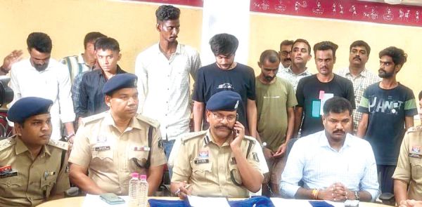 1 करोड़ का 412 ग्राम हेरोइन जब्त, 8 तस्कर गिरफ्तार