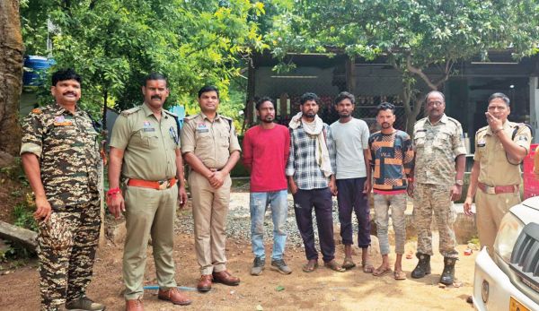 देवी-देवताओं की मूर्तियों से अभद्रता, सोशल मीडिया पर डाला वीडियो