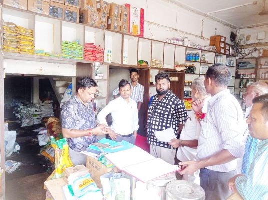 संयुक्त टीम ने की कृषि केंद्रों की जांच, 6 केन्द्रों को नोटिस