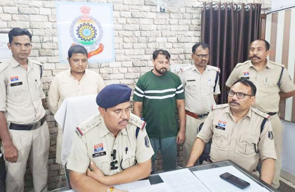 लाखों की चोरी का मुख्य आरोपी गिरफ्तार