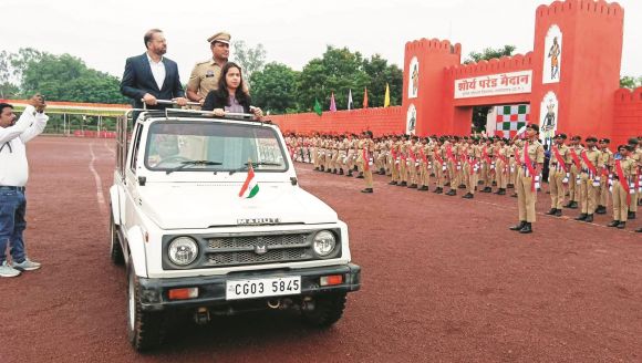 परेड और सांस्कृतिक कार्यक्रम की तैयारी का कलेक्टर-एसपी ने लिया जायजा 