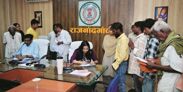 जिपं सीईओ ने जनदर्शन में सुनी जनसामान्य की समस्याएं