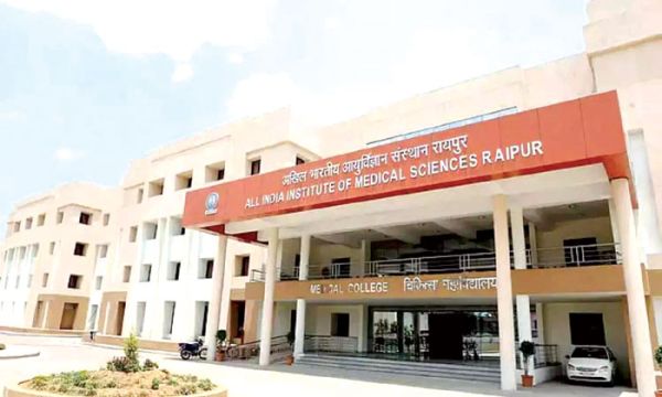 रायपुर एम्स के 35 डॉक्टरों ने छोड़ी नौकरी