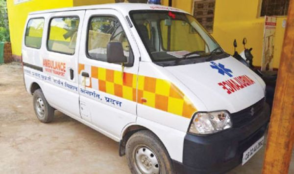 एम्बुलेंस हेराफेरी का आरोप, बड़ेकनेरा की एम्बुलेंस पहुंची फरसगांव