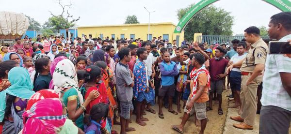 मक्का एथेनॉल प्लांट के विरोध में ग्रामीणों का घेराव