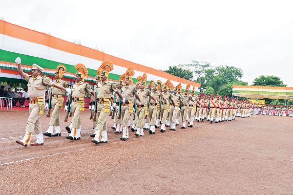 नांदगांव में रमन सिंह लेंगे परेड की सलामी