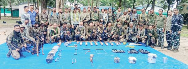 नक्सल स्मारक ध्वस्त और विस्फोटक सामग्री बरामद