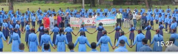 एनएसएस स्वयंसेवकों ने बनाई मानव श्रंखला, दिया नशामुक्त भारत का संदेश